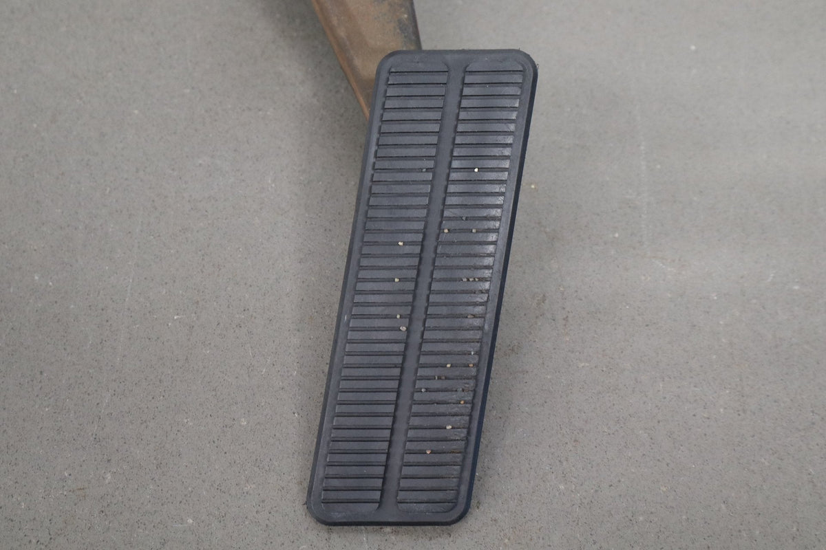 1997-2004 Chevrolet Corvette Gas Pedal 12565643 OEM