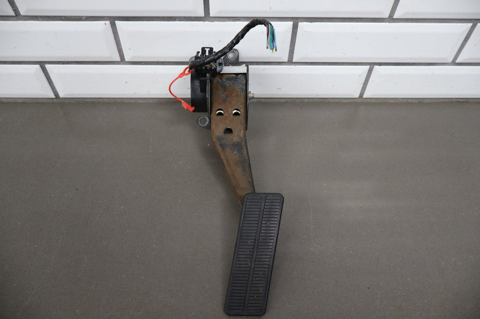 1997-2004 Chevrolet Corvette Gas Pedal 12565643 OEM