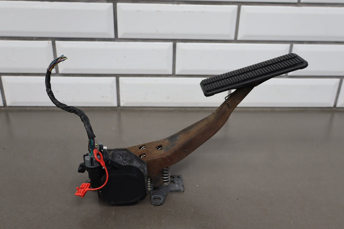 1997-2004 Chevrolet Corvette Gas Pedal 12565643 OEM