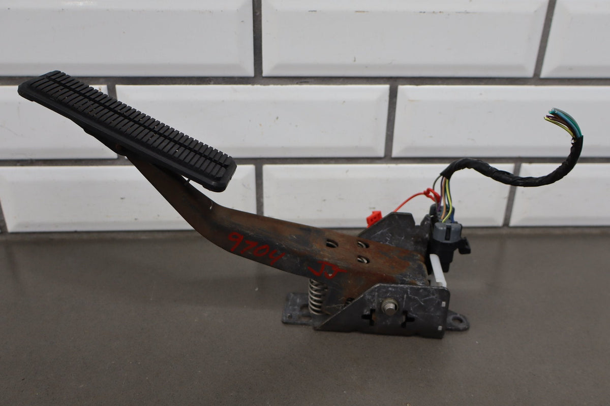 1997-2004 Chevrolet Corvette Gas Pedal 12565643 OEM
