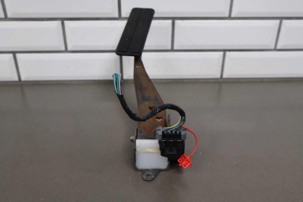 1997-2004 Chevrolet Corvette Gas Pedal 12565643 OEM