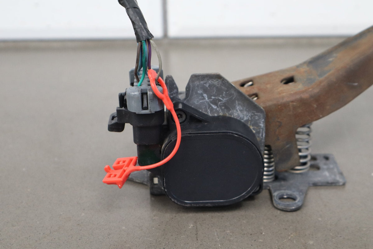 1997-2004 Chevrolet Corvette Gas Pedal 12565643 OEM