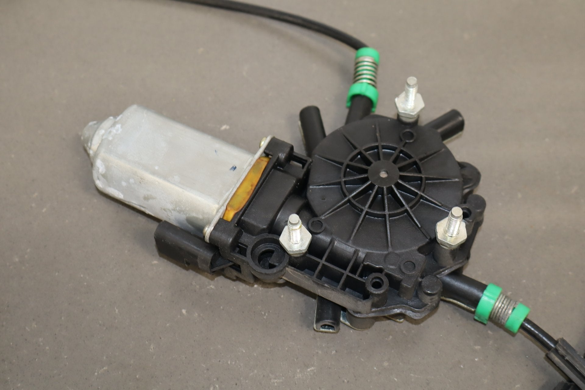1997-2004 Chevrolet Corvette Left Front Door Regulator 10344131 OEM