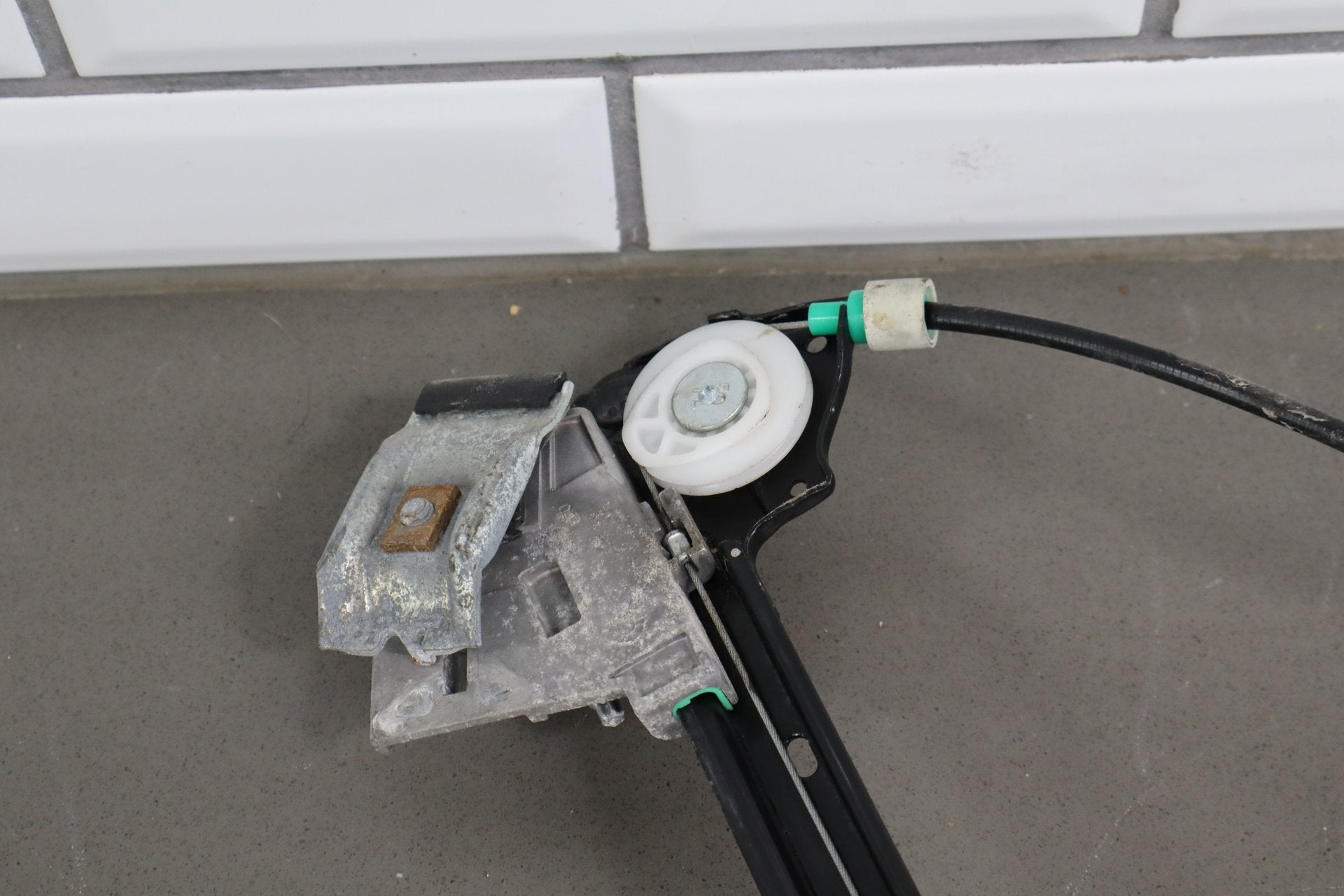 1997-2004 Chevrolet Corvette Right Front Door Regulator 10344132 OEM