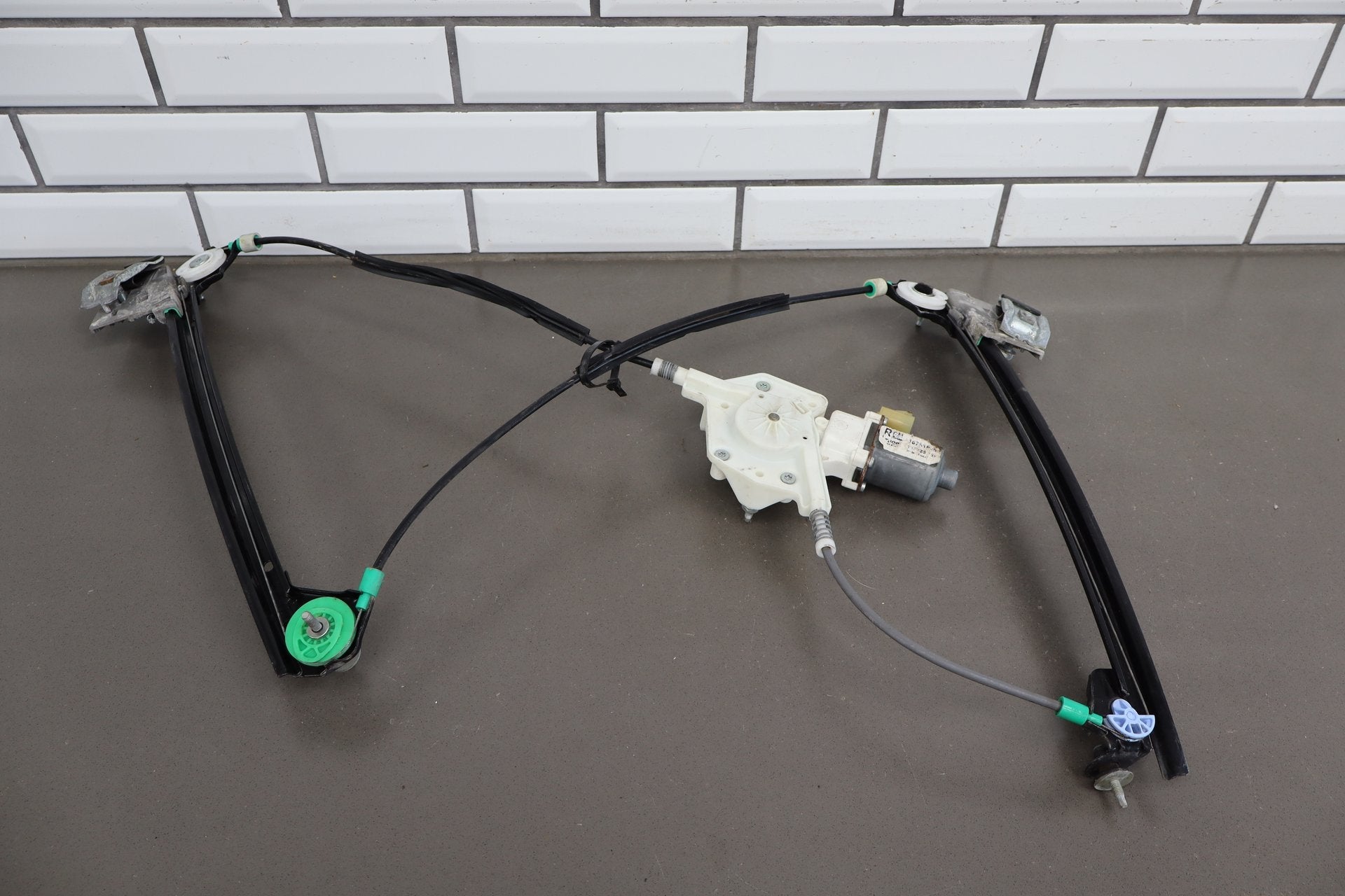 1997-2004 Chevrolet Corvette Right Front Door Regulator 10344132 OEM
