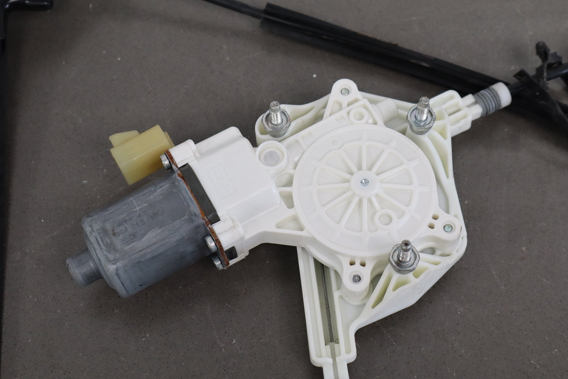 1997-2004 Chevrolet Corvette Right Front Door Regulator 10344132 OEM