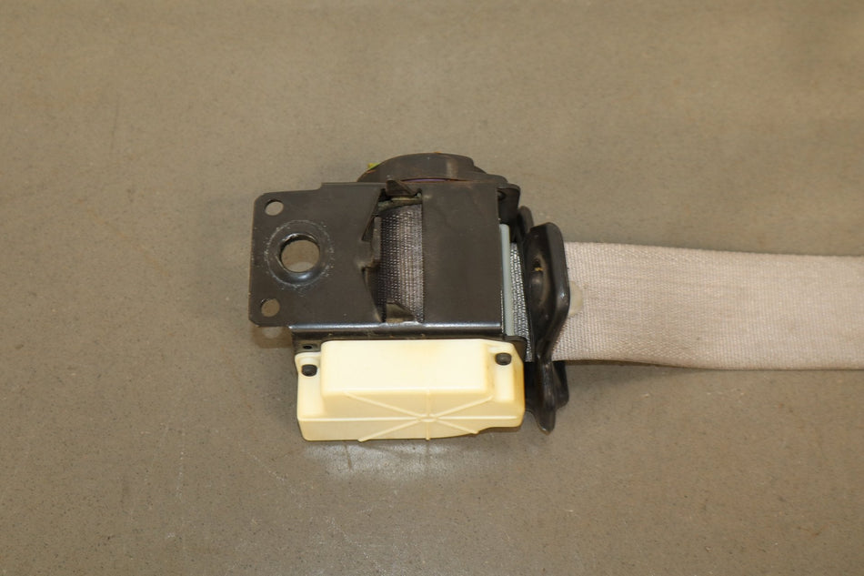 1997-2004 Chevrolet Corvette Right Front Seat Belt Light Grey 923
