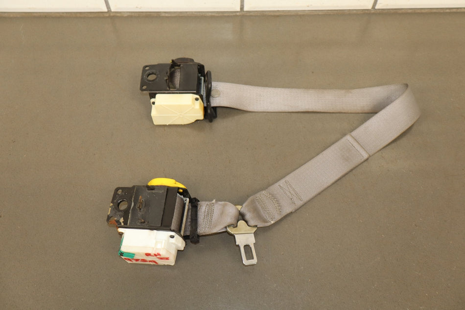 1997-2004 Chevrolet Corvette Right Front Seat Belt Light Grey 923