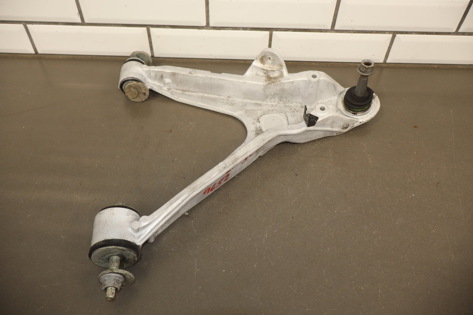 1997-2004 Chevrolet Corvette Right Front Suspension Knee