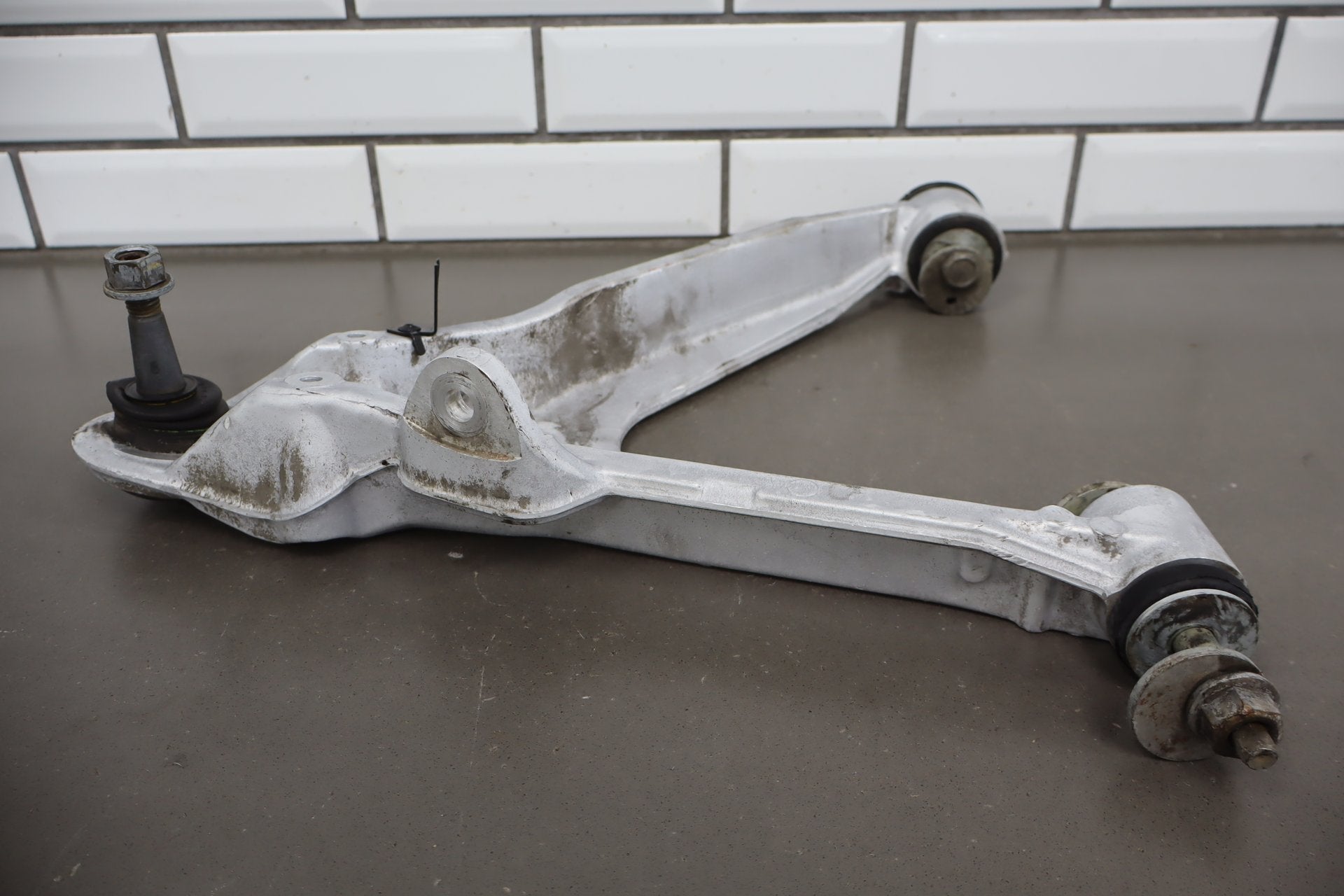 1997-2004 Chevrolet Corvette Right Front Suspension Knee