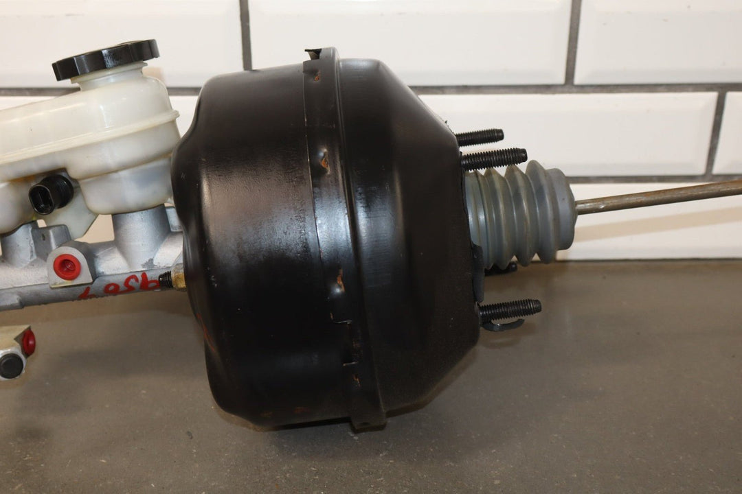 1997 Chevrolet Corvette Master Cylinder & Brake Booster 18016548 OEM