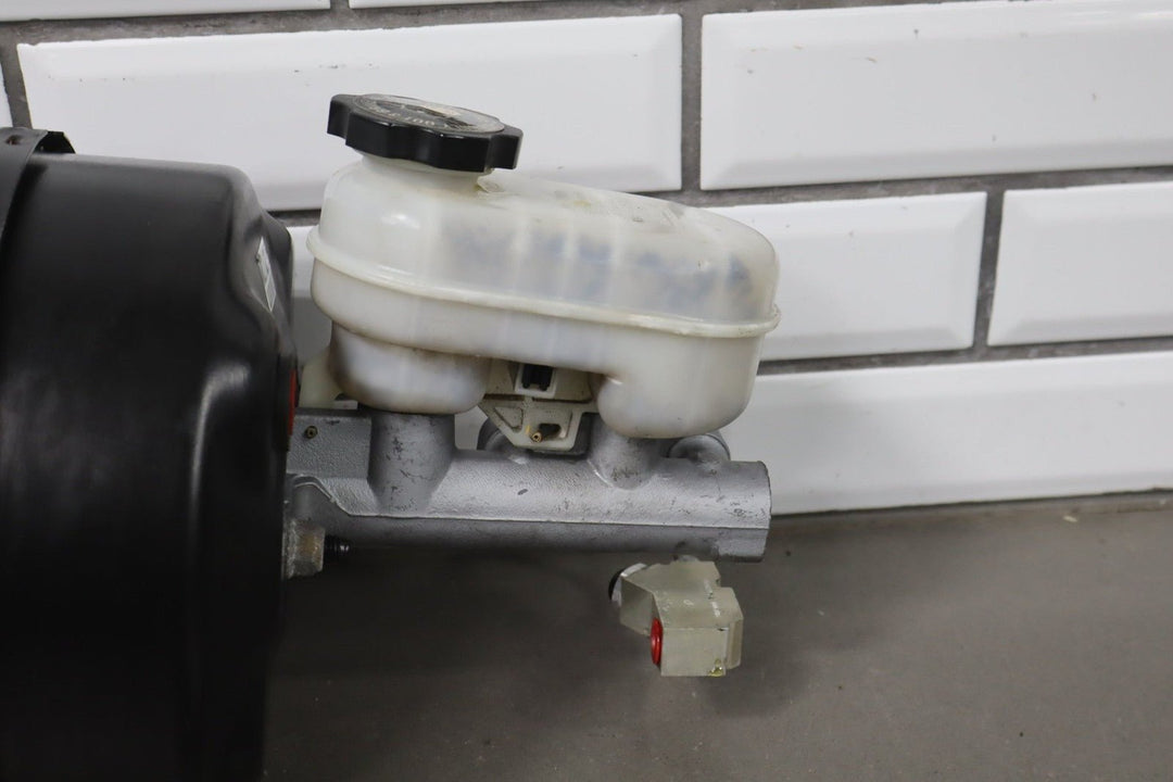 1997 Chevrolet Corvette Master Cylinder & Brake Booster 18016548 OEM
