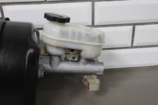 1997 Chevrolet Corvette Master Cylinder & Brake Booster 18016548 OEM