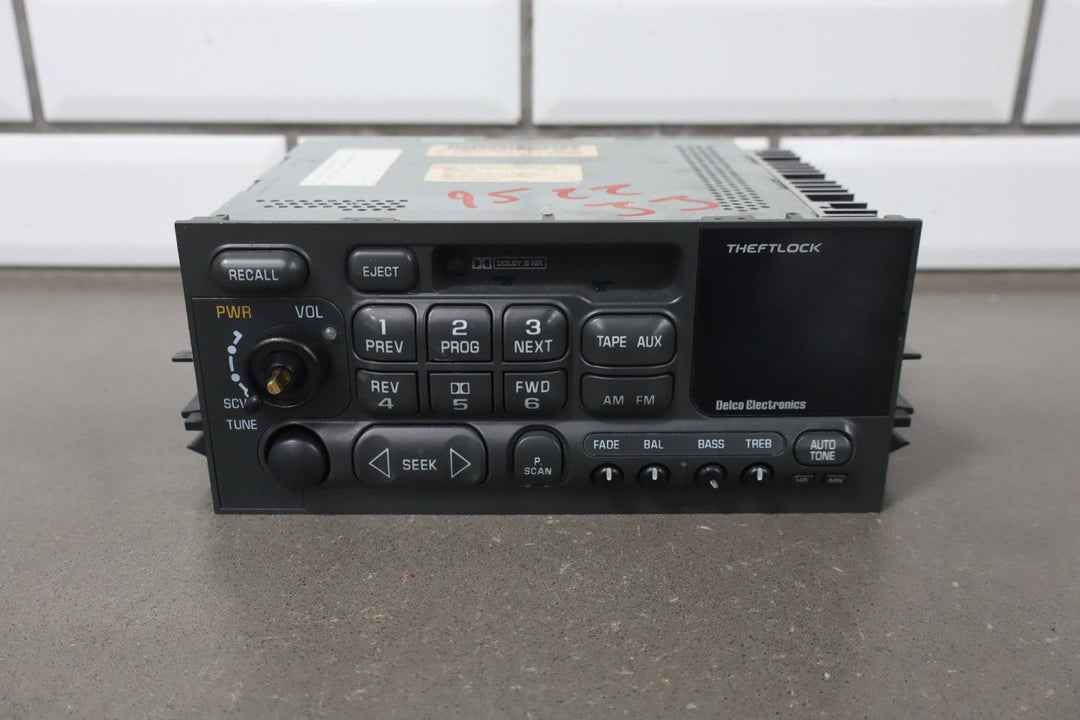 1997 GMC Savana Cassette AM/FM Radio 16194445 OEM - Tested
