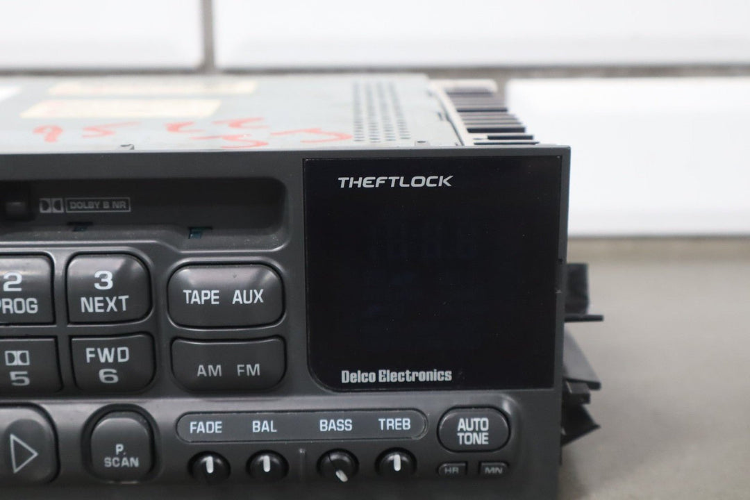 1997 GMC Savana Cassette AM/FM Radio 16194445 OEM - Tested