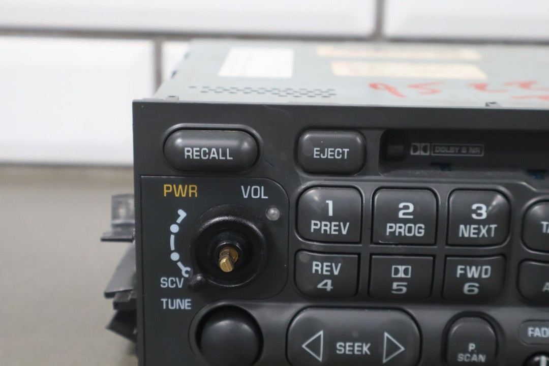 1997 GMC Savana Cassette AM/FM Radio 16194445 OEM - Tested