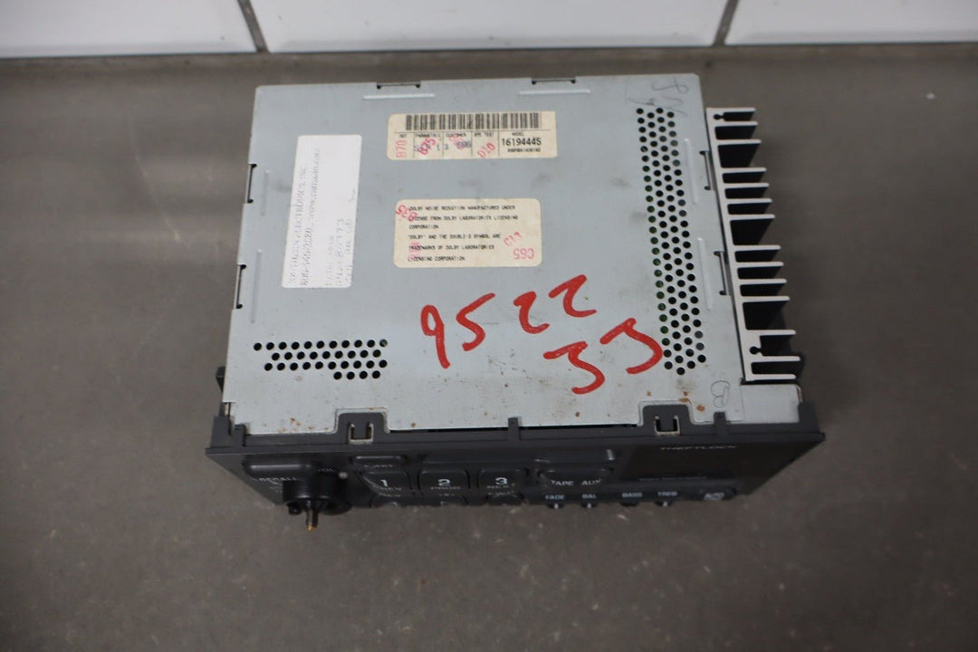 1997 GMC Savana Cassette AM/FM Radio 16194445 OEM - Tested