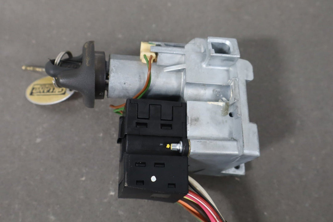 1997 GMC Savana Ignition Switch OEM W/ Key