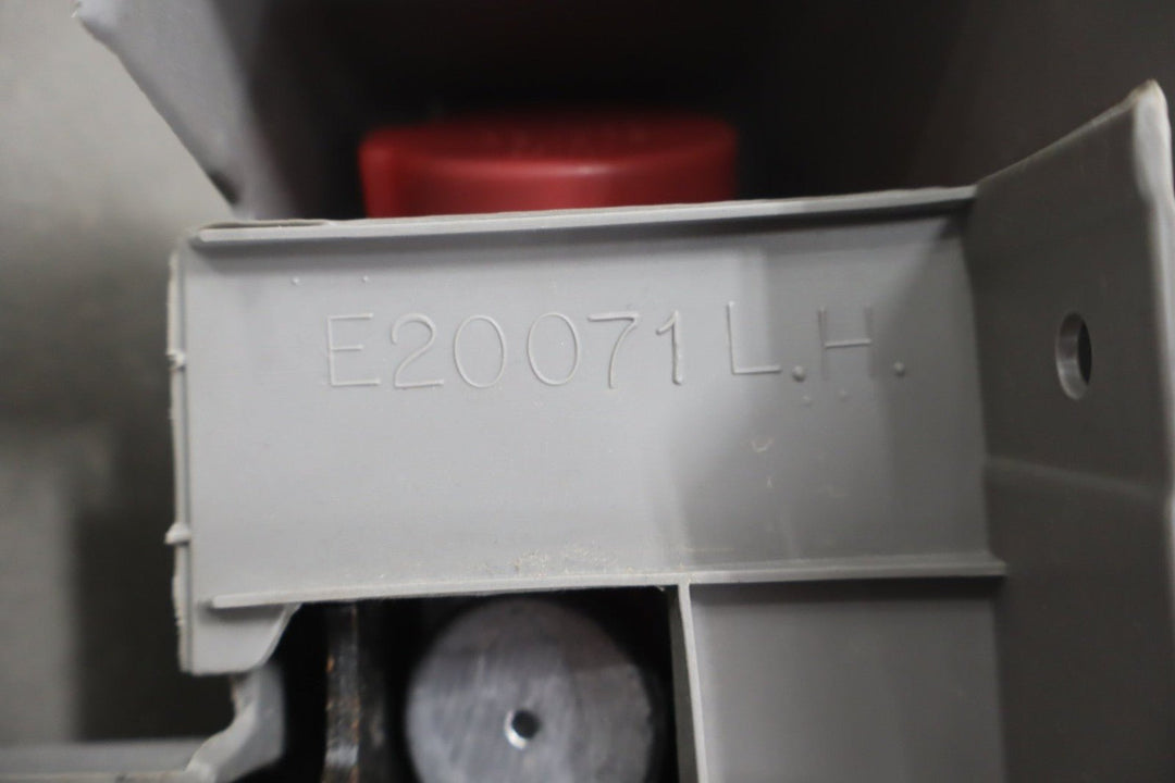 1997 GMC Suburban Left Front Seat Belt Grey 132