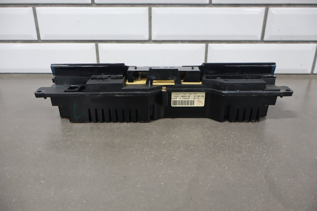 1997 Lincoln Town Car Signature Digital Speedometer Miles