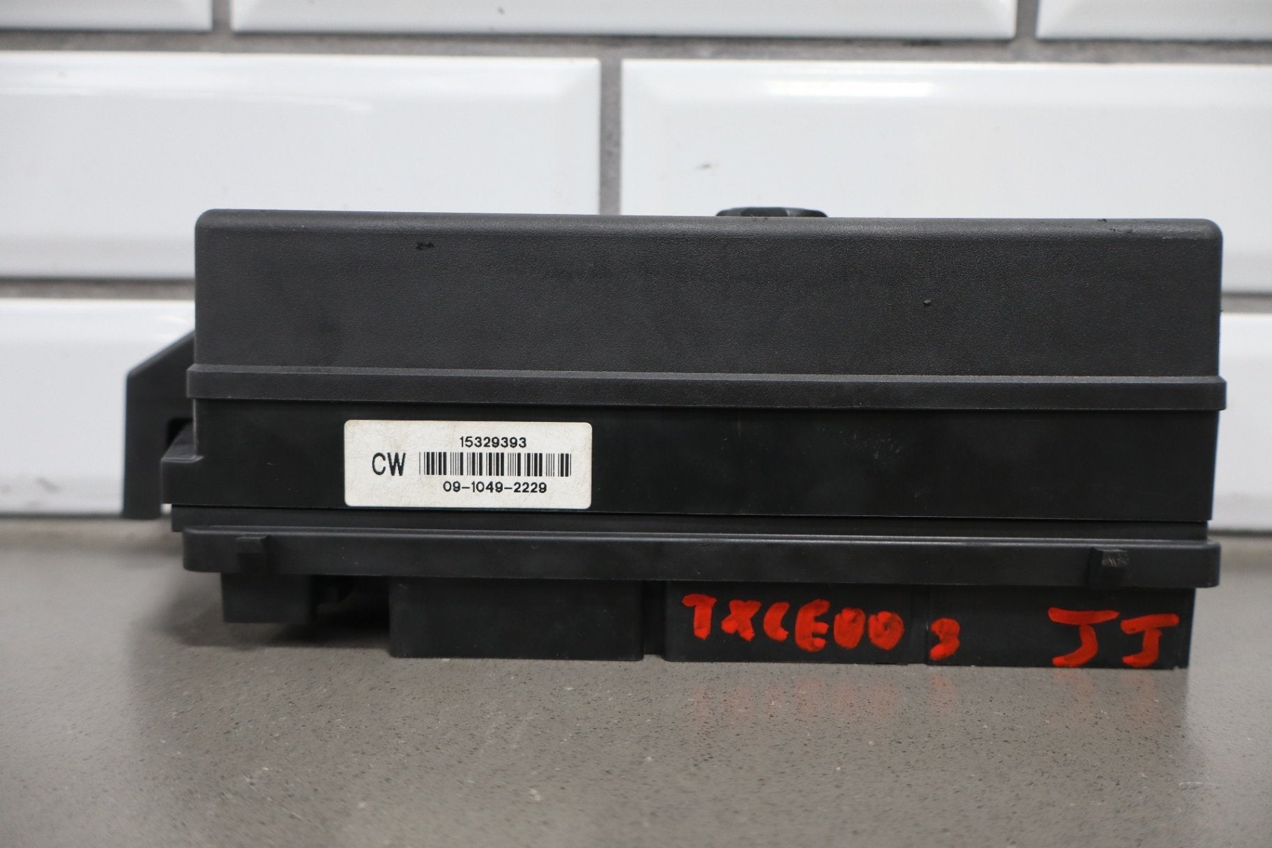 1998-1999 Chevrolet Corvette C5- Engine Fuse Box