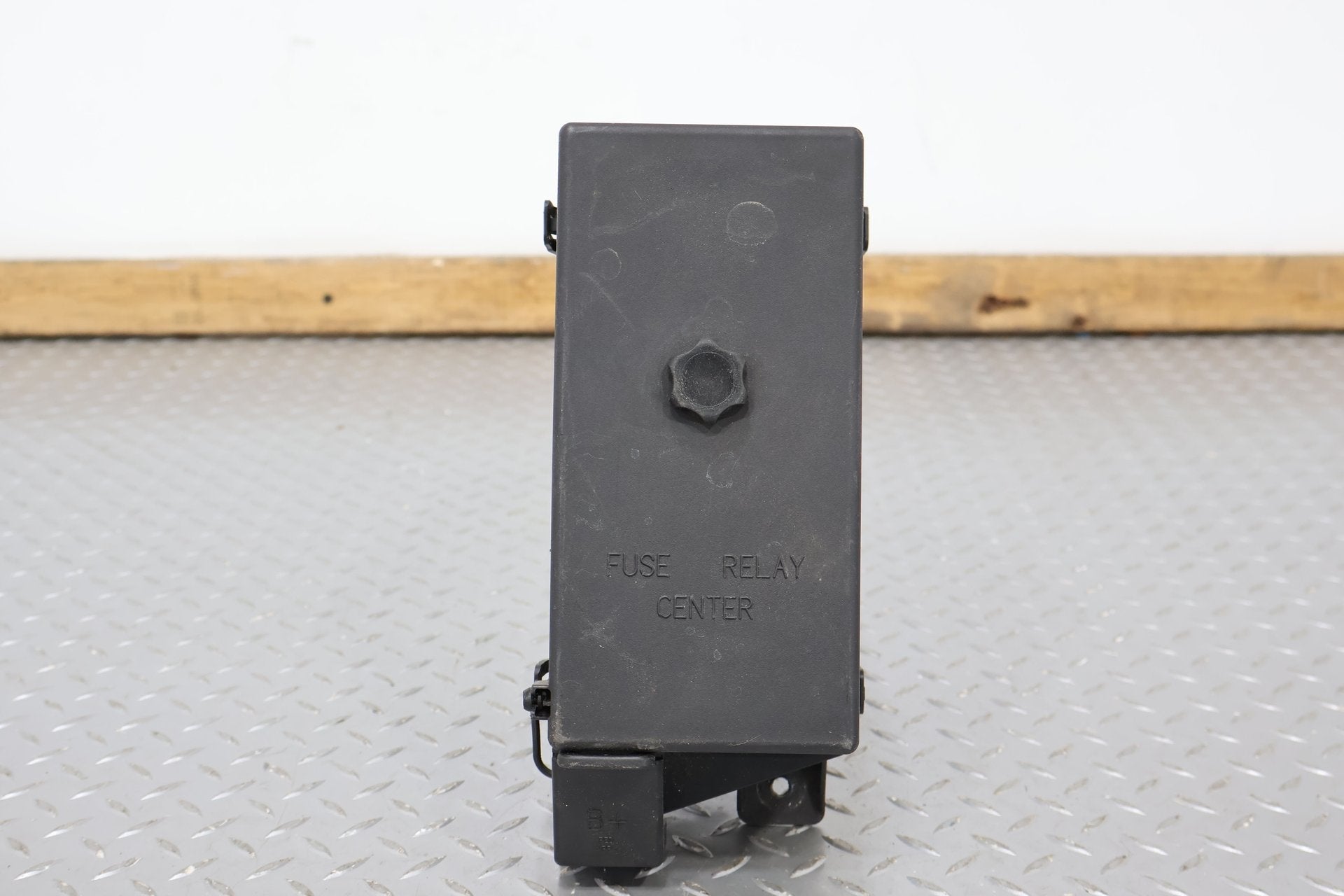1998-1999 Chevrolet Corvette C5- Engine Fuse Box