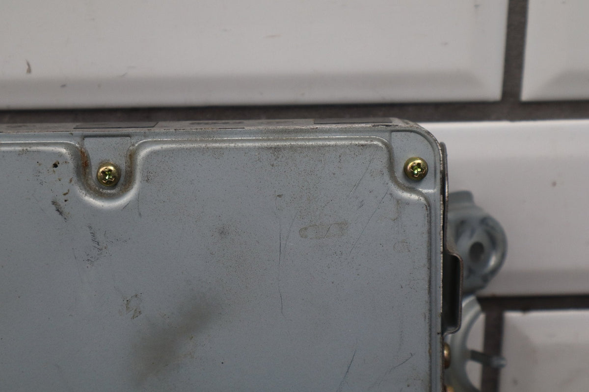 1998-1999 Lexus LX470 4.7L 2UZFE Engine Computer 8966160611