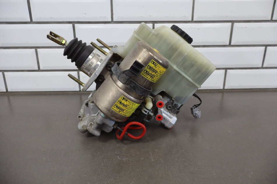 1998-1999 Toyota Land Cruiser Brake Booster 4707060010 OEM