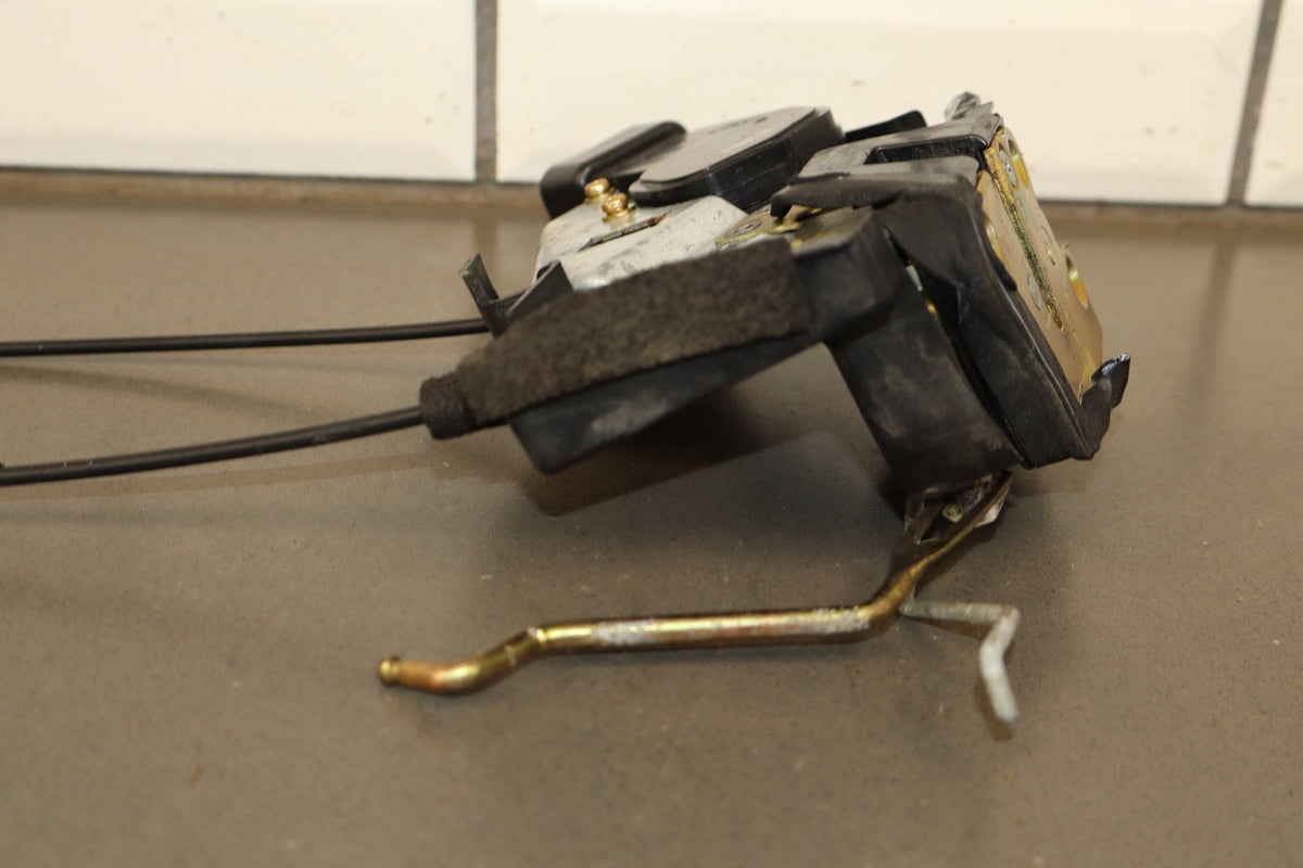 1998-2000 Toyota Land Cruiser/ Lexus LX470 J100 -LH Front Door Latch 69040-60081