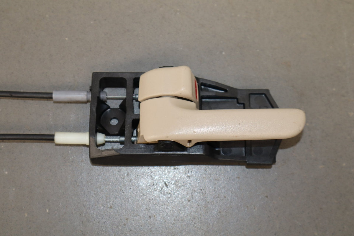 1998-2000 Toyota Land Cruiser/ Lexus LX470 J100 -LH Front Door Latch 69040-60081