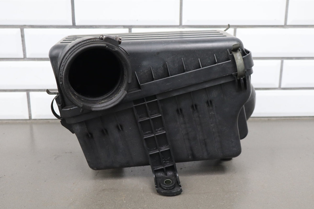 1998-2002 Isuzu Trooper Air Cleaner 3.5L 6VE1 OEM