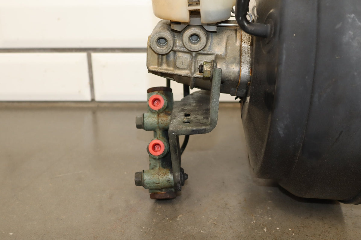 1998-2002 Isuzu Trooper Brake Booster W/ Master Cylinder OEM
