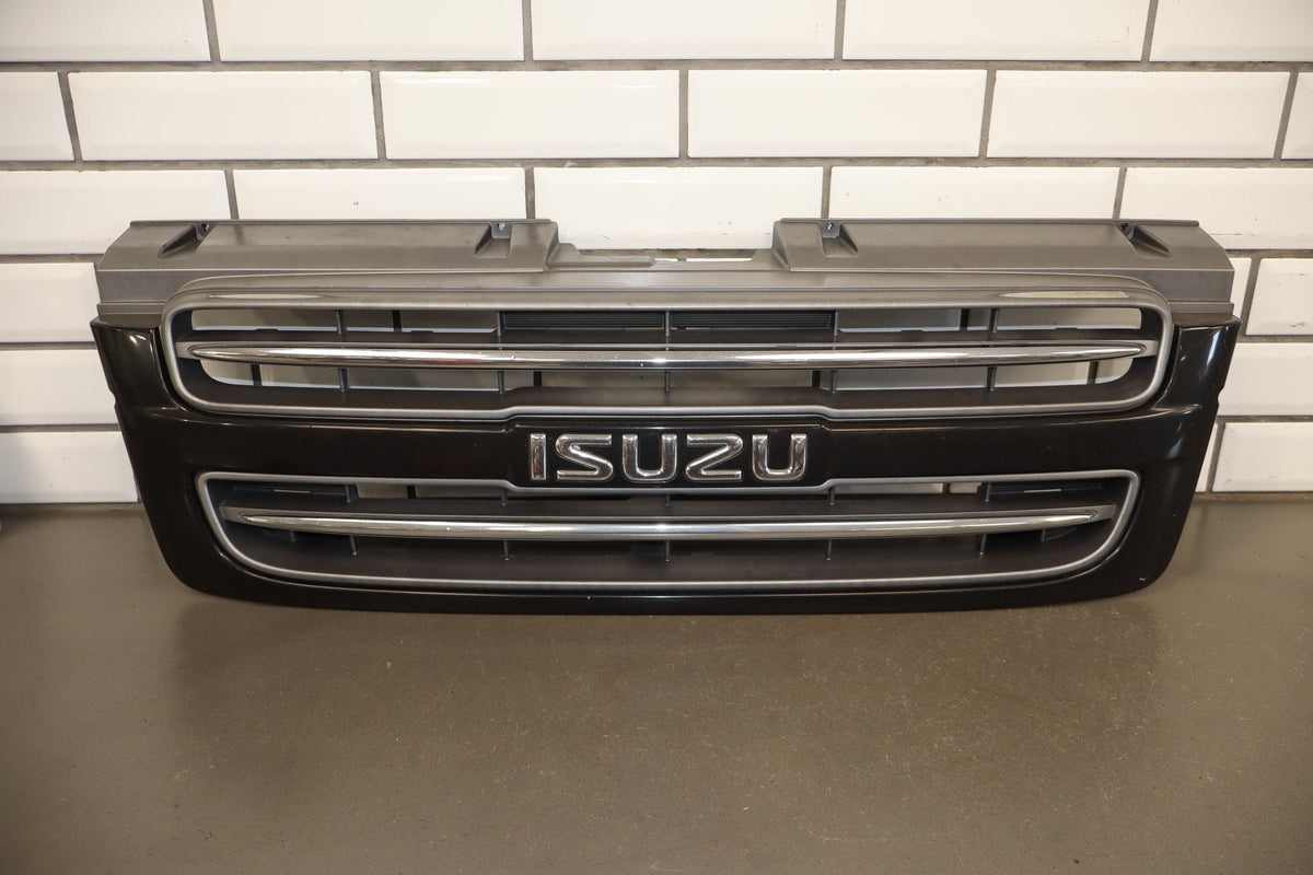 1998-2002 Isuzu Trooper Grille OEM