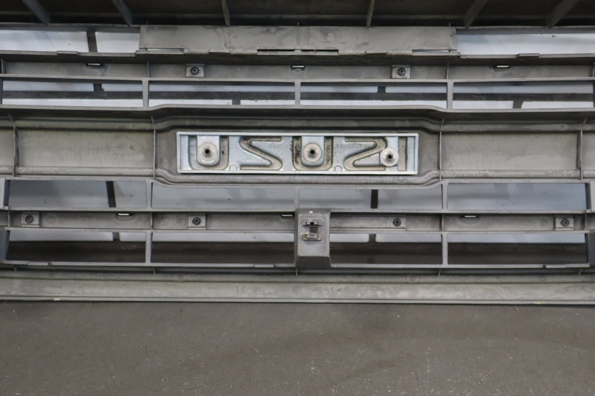 1998-2002 Isuzu Trooper Grille OEM