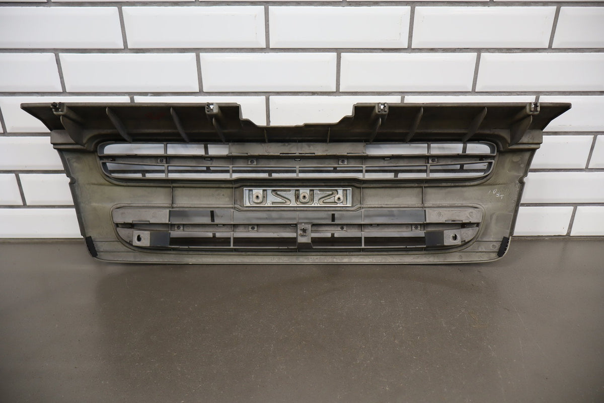 1998-2002 Isuzu Trooper Grille OEM