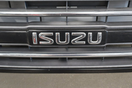 1998-2002 Isuzu Trooper Grille OEM