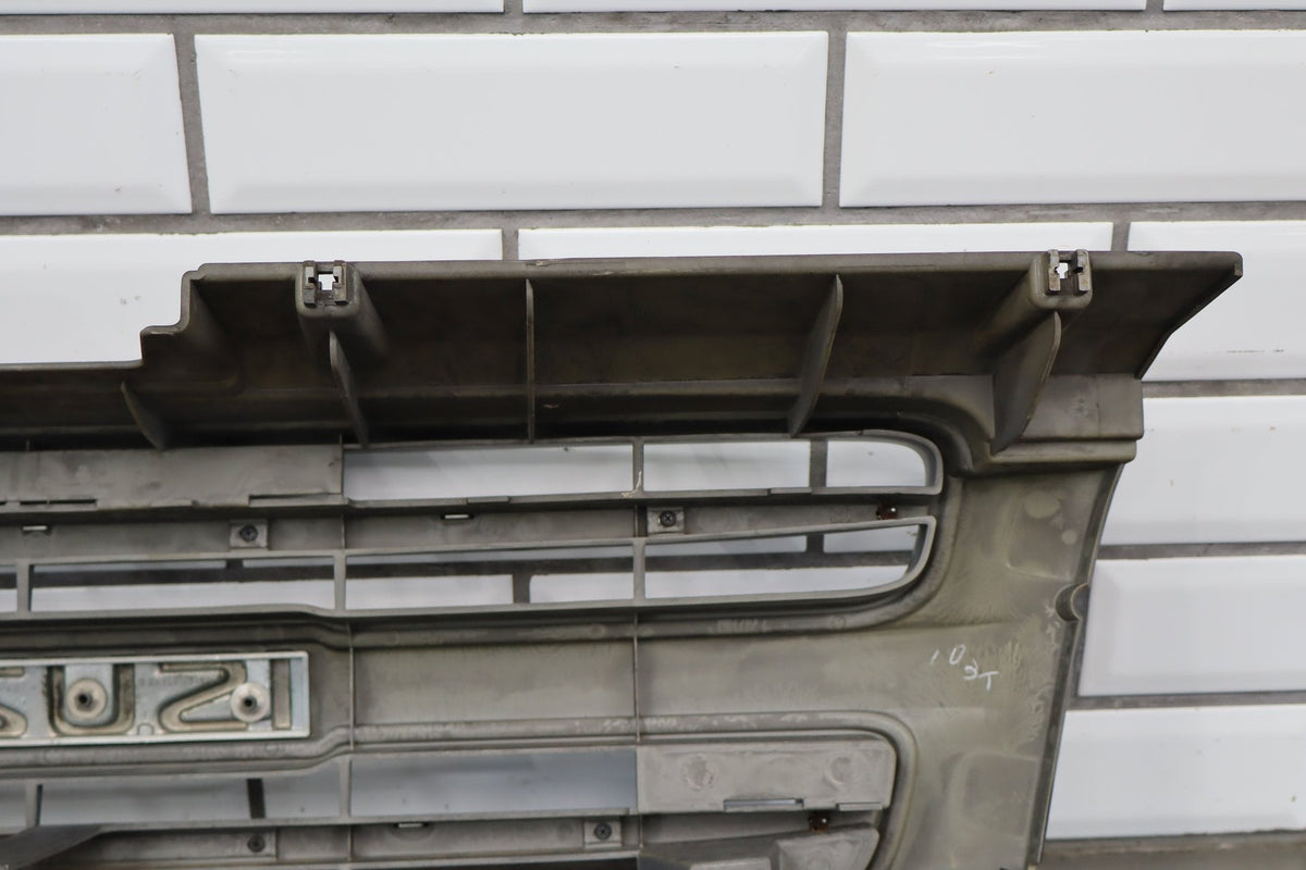 1998-2002 Isuzu Trooper Grille OEM