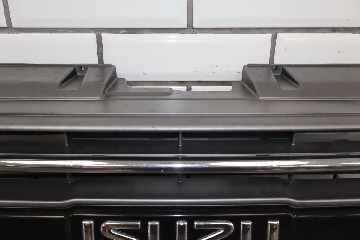 1998-2002 Isuzu Trooper Grille OEM