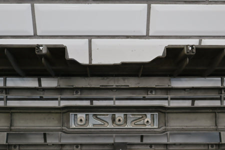 1998-2002 Isuzu Trooper Grille OEM