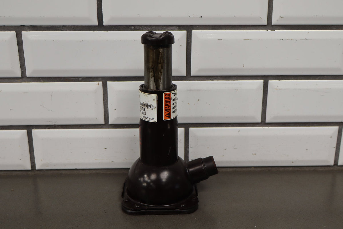 1998-2002 Isuzu Trooper Jack OEM