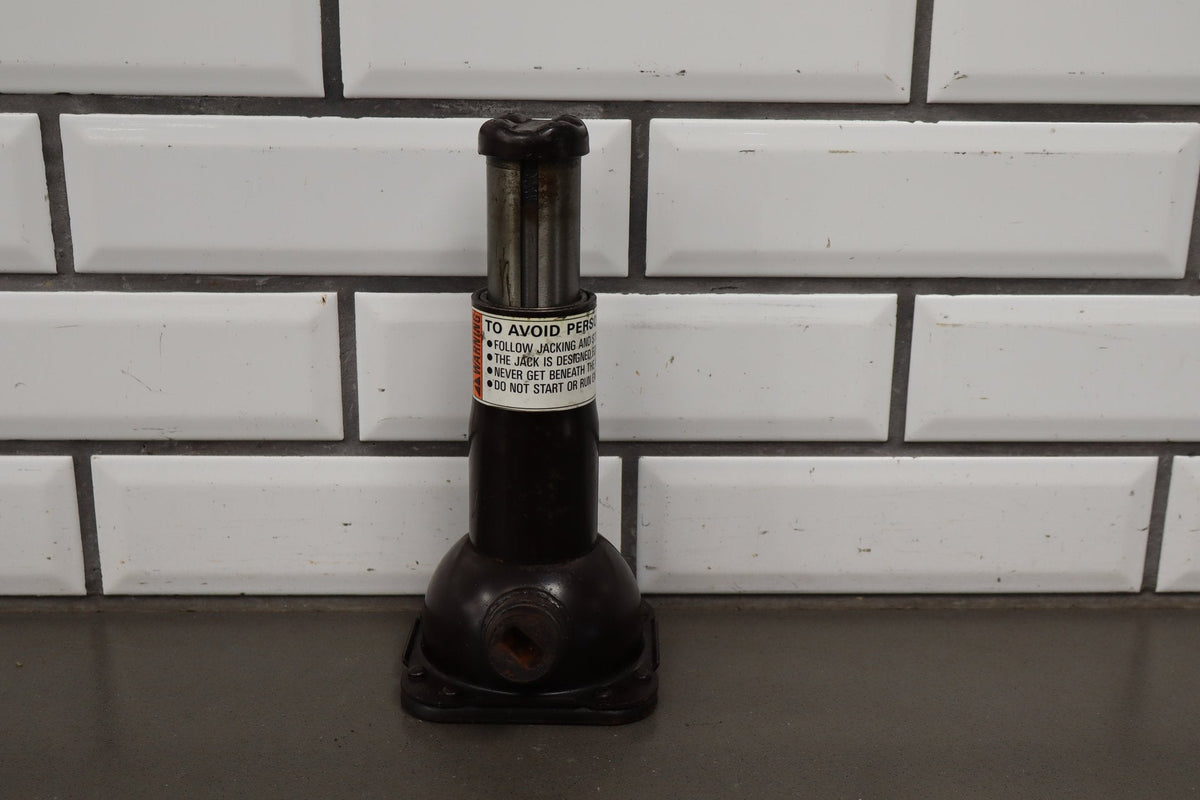 1998-2002 Isuzu Trooper Jack OEM