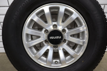 1998-2002 Isuzu Trooper Limited Wheel & Tire Set (245/70-16 Bridgestone)