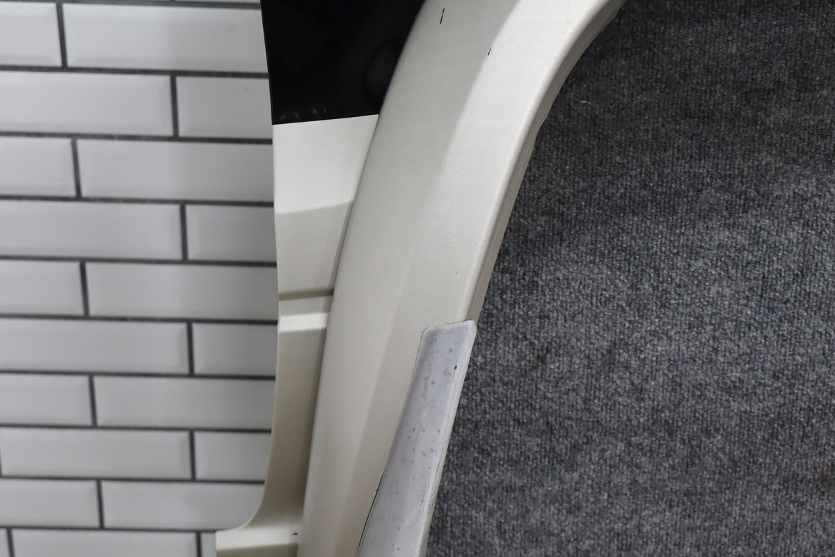 1998-2002 Isuzu Trooper Right Fender Limited Black