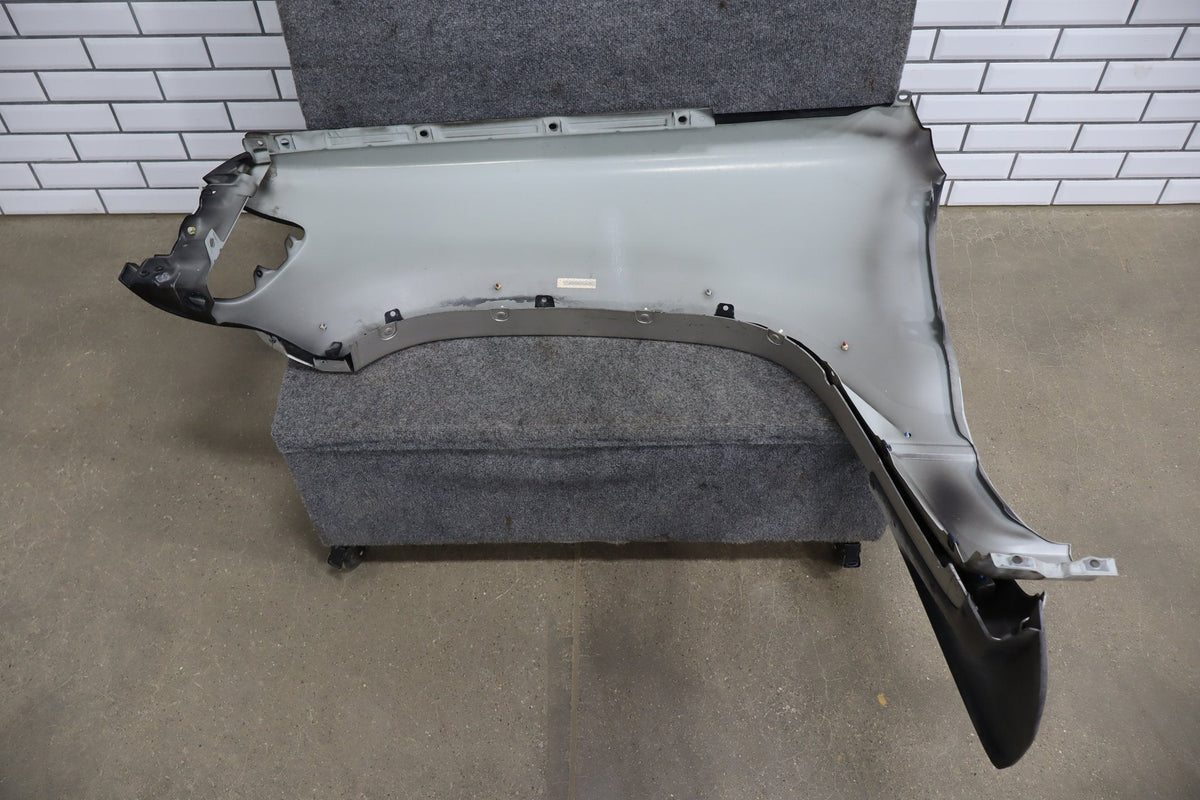 1998-2002 Isuzu Trooper Right Fender Limited Black