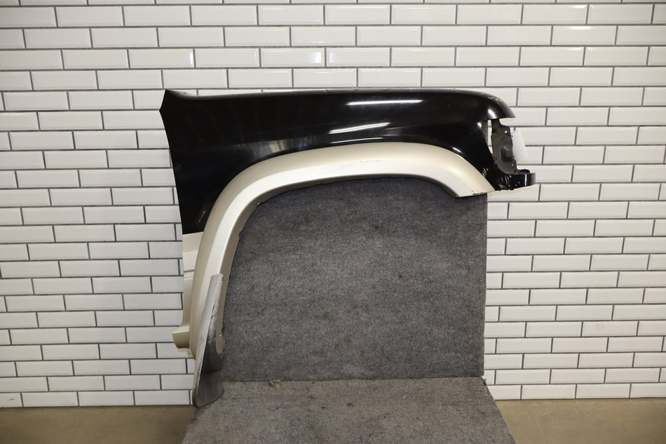 1998-2002 Isuzu Trooper Right Fender Limited Black