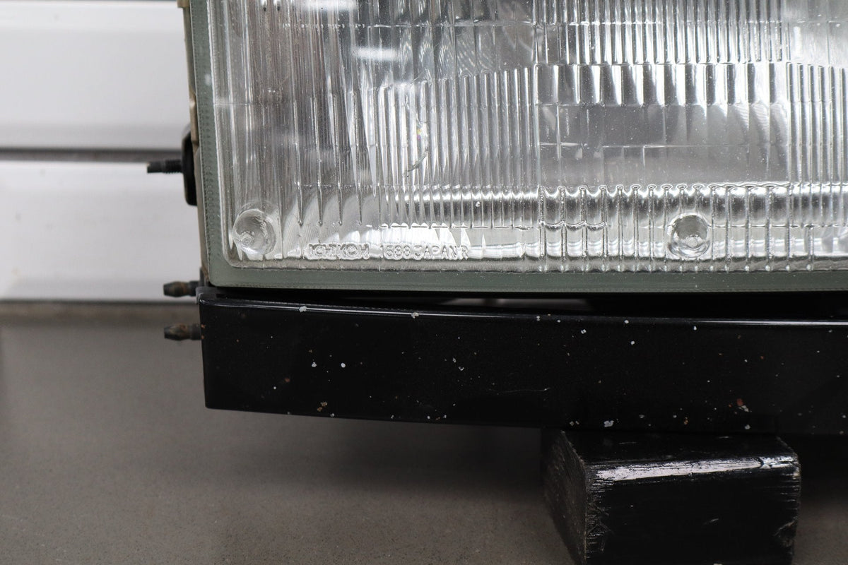 1998-2002 Isuzu Trooper Right Headlamp OEM