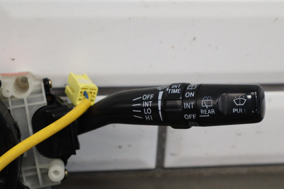 1998-2002 Lexus LX470, 2000-2002 Toyota Land Cruiser Headlight Blinker Wiper Switch 843106A590