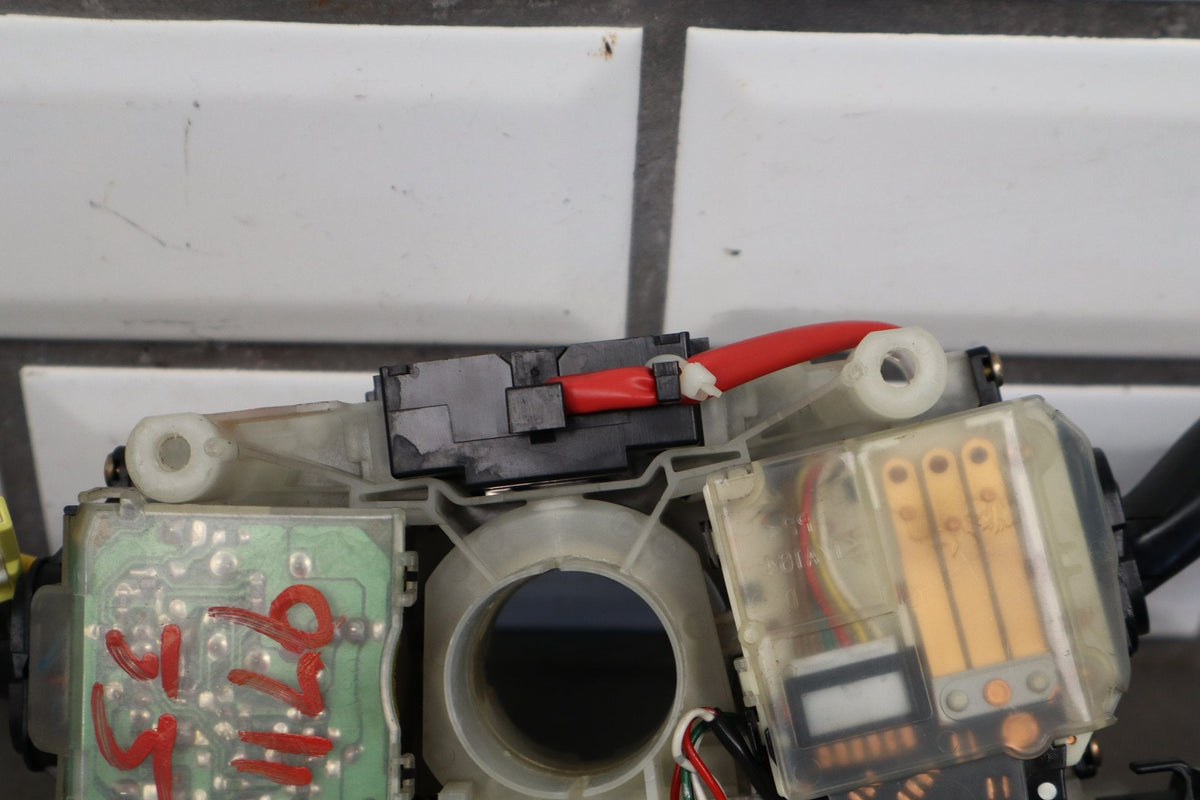 1998-2002 Lexus LX470, 2000-2002 Toyota Land Cruiser Headlight Blinker Wiper Switch 843106A590