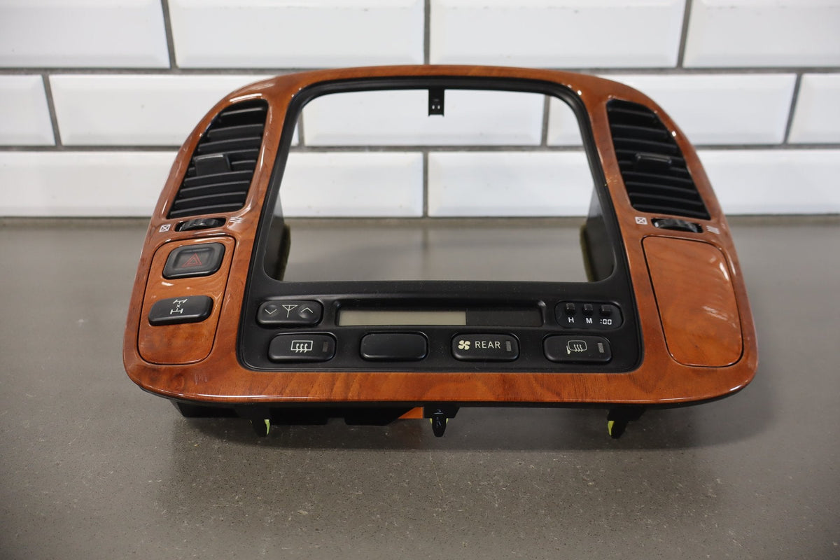 1998-2002 Lexus LX470 Climate Control 8861060131A0 OEM