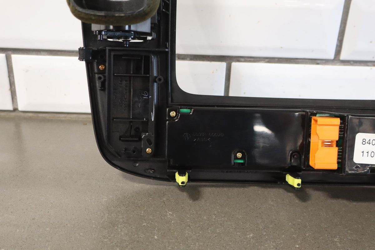 1998-2002 Lexus LX470 Climate Control 8861060131A0 OEM